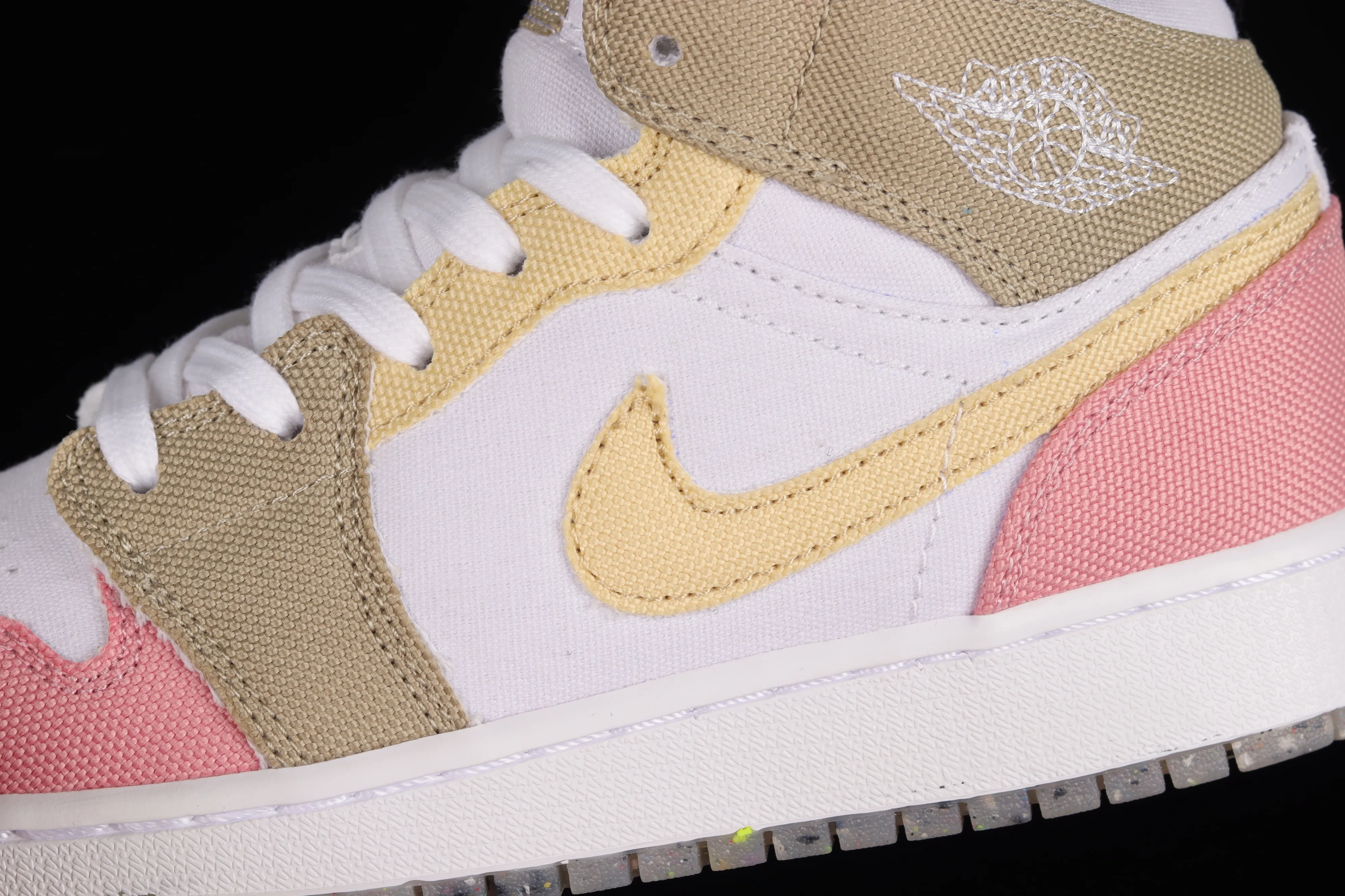 All categories Air Jordan Jordan series basketball shoes Air Jordan 1 Mid G version pure original Air Jordan 1 Mid AJ1 candy powder Zhongbang basketball shoes DJ0338-100